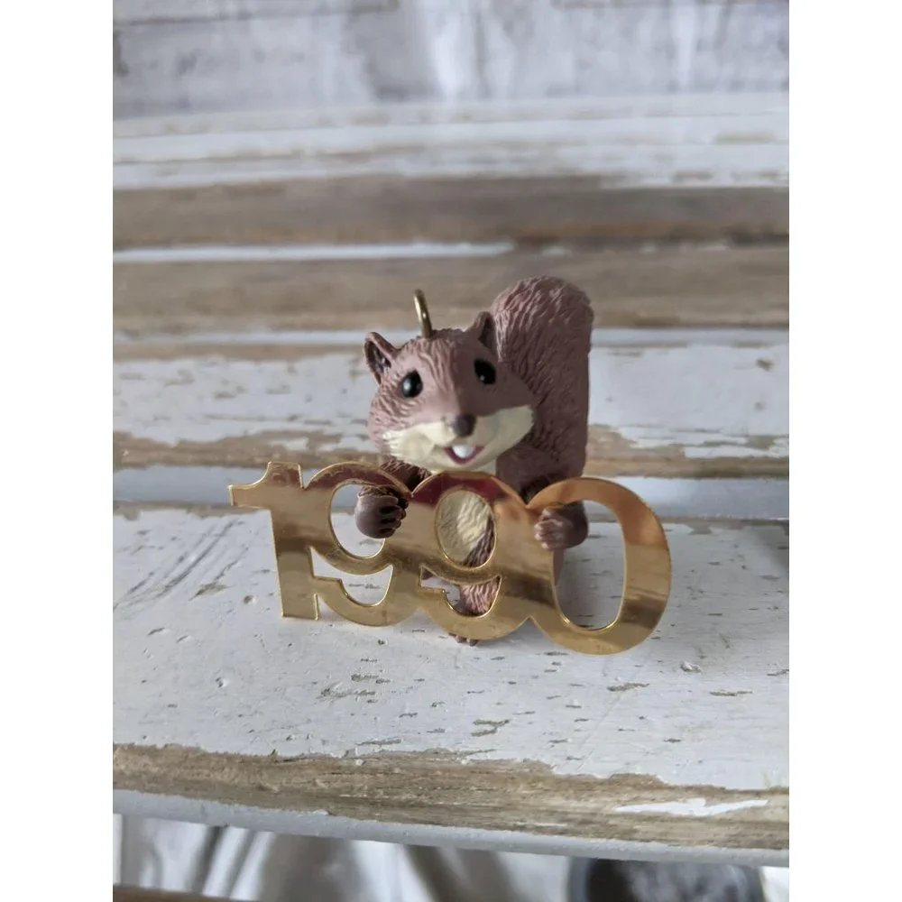 Hallmark fabulous‎ decade 1990 first squirrel ornam